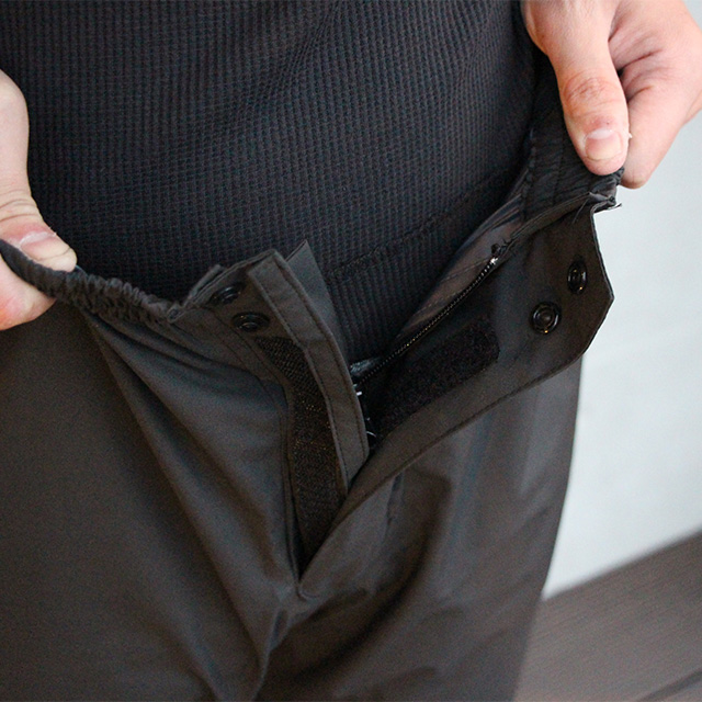 前開きファスナー仕様